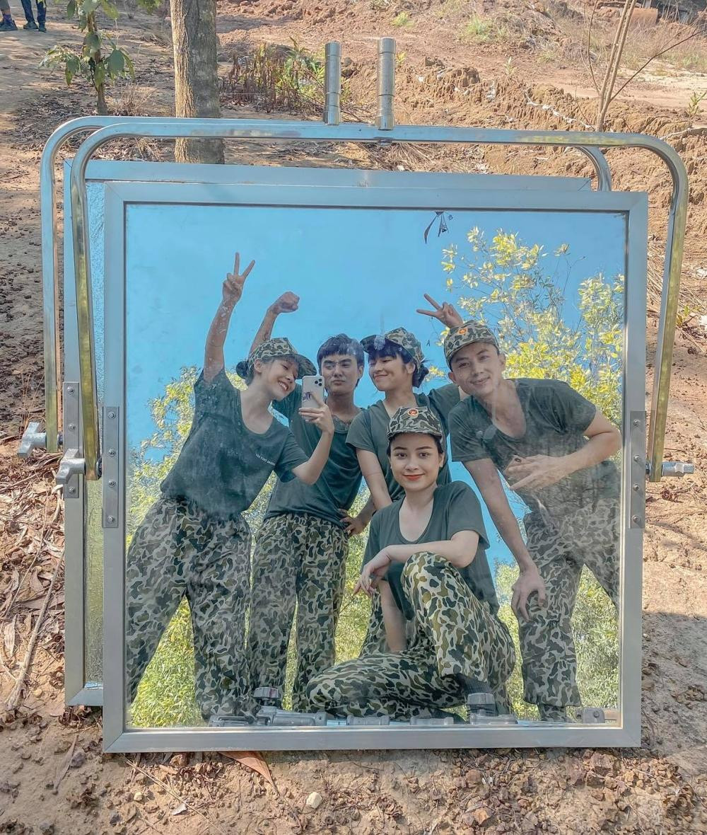 Hình ảnh từng gây tò mò của Dương Hoàng Yến, Đạt G, Hậu Hoàng, Mũi trưởng Long, Khánh Vân, diễn viên Hoàng Anh Vũ Hình ảnh từng gây tò mò của Dương Hoàng Yến, Đạt G, Hậu Hoàng, Mũi trưởng Long, Khánh Vân, diễn viên Hoàng Anh Vũ