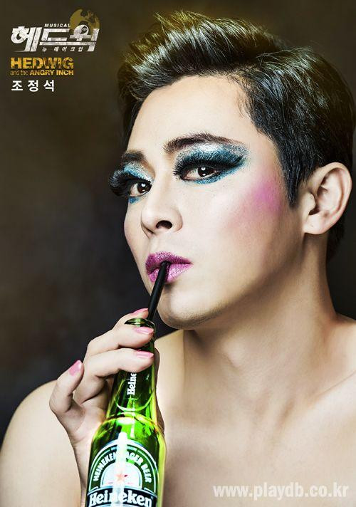Tạo hình của Jo Jung Suk trong vở nhạc kịch Hedwig and the Angry Inch. Tạo hình của Jo Jung Suk trong vở nhạc kịch Hedwig and the Angry Inch.