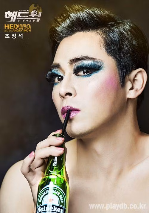 Tạo hình của Jo Jung Suk trong vở nhạc kịch Hedwig and the Angry Inch.
