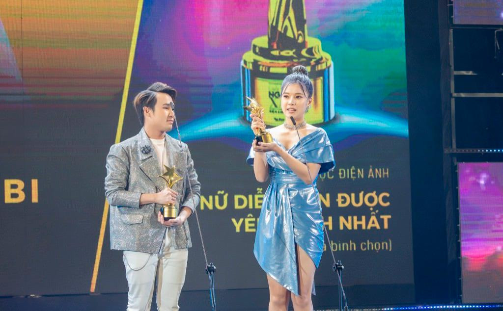 Hoàng Yến Chibi tại lễ trao giải Ngôi Sao Xanh 2019 Hoàng Yến Chibi tại lễ trao giải Ngôi Sao Xanh 2019