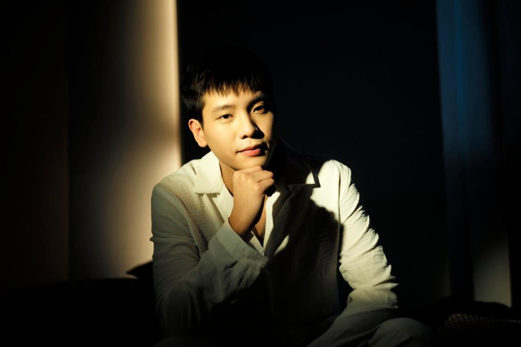 Nhắn Tới Khoảng Trời Em đánh dấu màn comeback của Quân A.P sau 6 tháng vắng bóng. Nhắn Tới Khoảng Trời Em đánh dấu màn comeback của Quân A.P sau 6 tháng vắng bóng.