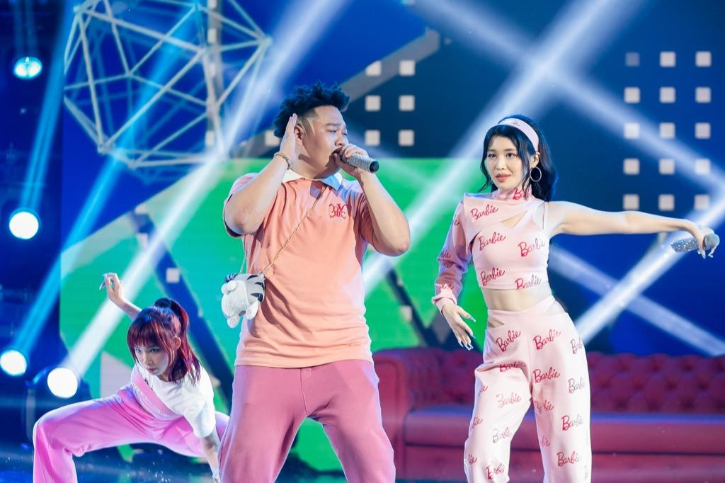 Rapper Yuno Bigboi và Han Sara