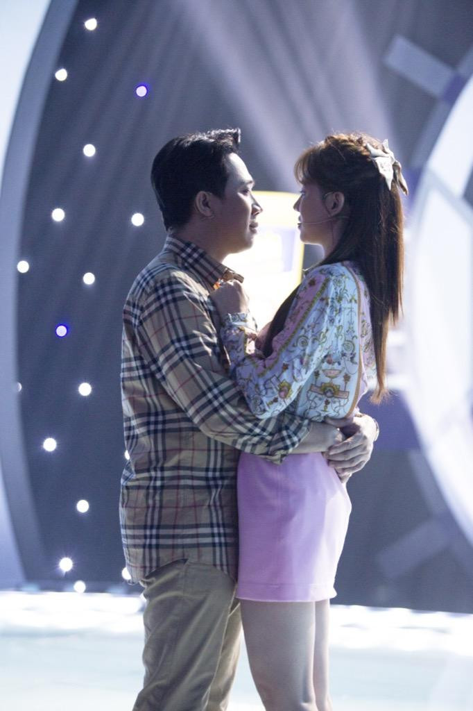 Cặp đôi "Xìn - Ri" không ngại thể hiện tình cảm ở chốn đông người Cặp đôi "Xìn - Ri" không ngại thể hiện tình cảm ở chốn đông người