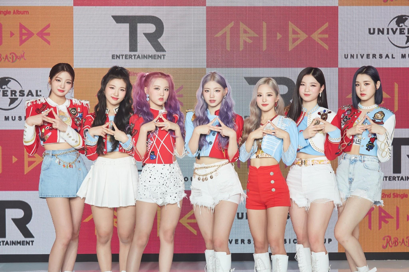 TRI.BE trong buổi showcase quảng bá CONMIGO