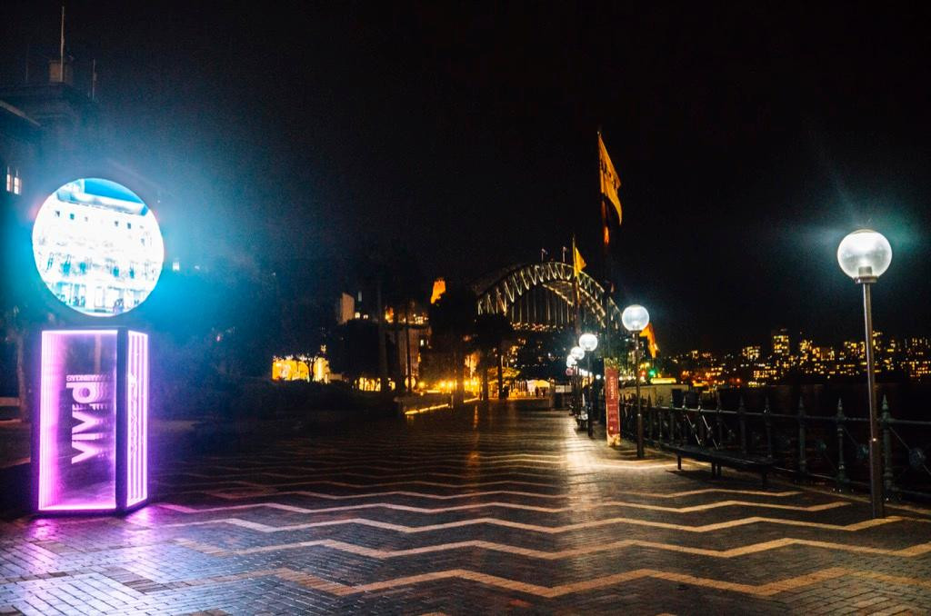 Khu vực đường bộ ven cảng Sydney. Đèn hiệu Vivid - Lễ hội ánh sáng lớn nhất tại Úc vẫn đếm ngược đến ngày diễn ra.