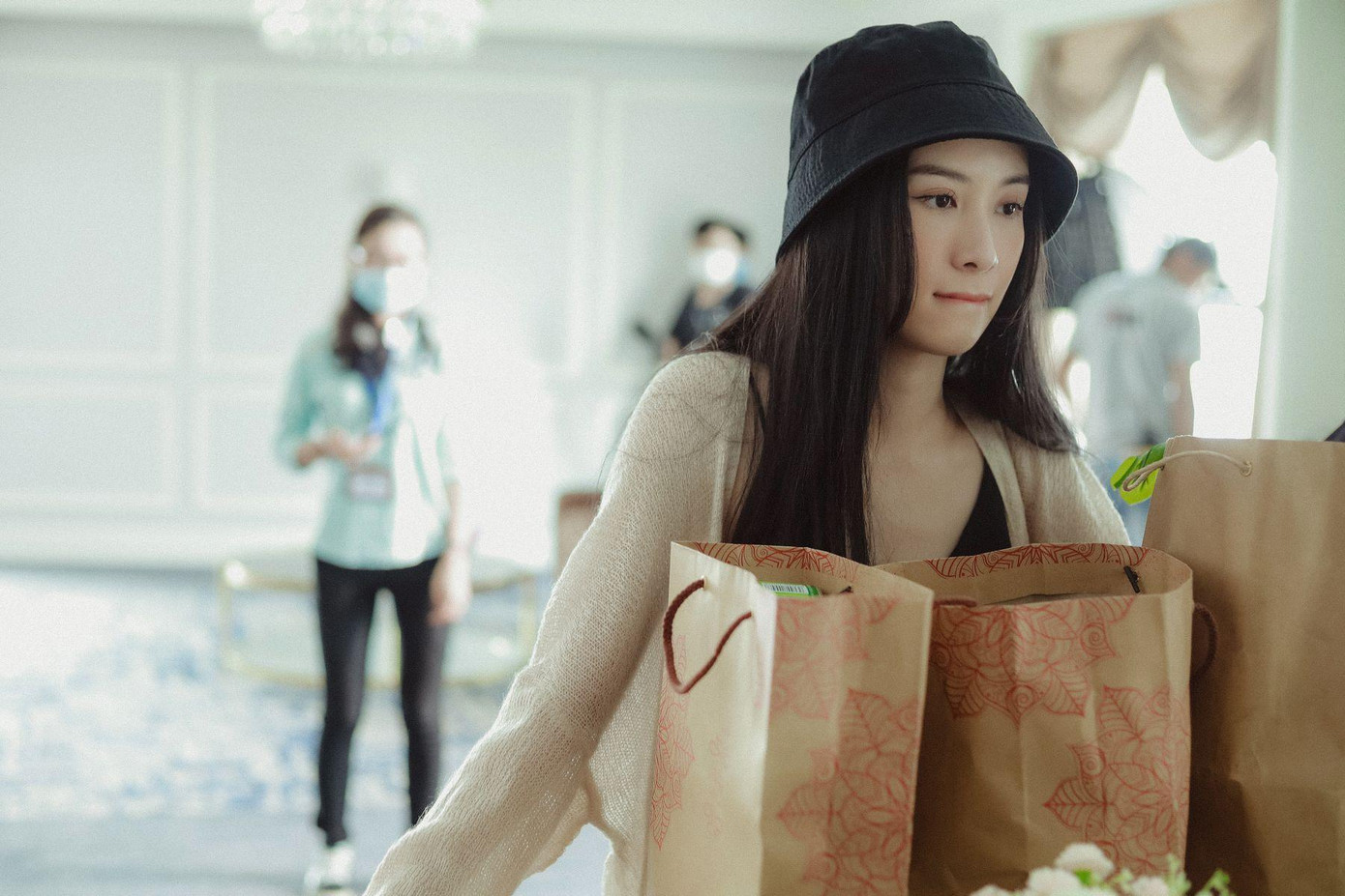 Jun Vũ tại hậu trường quay Chìa khóa trăm tỷ Jun Vũ tại hậu trường quay Chìa khóa trăm tỷ