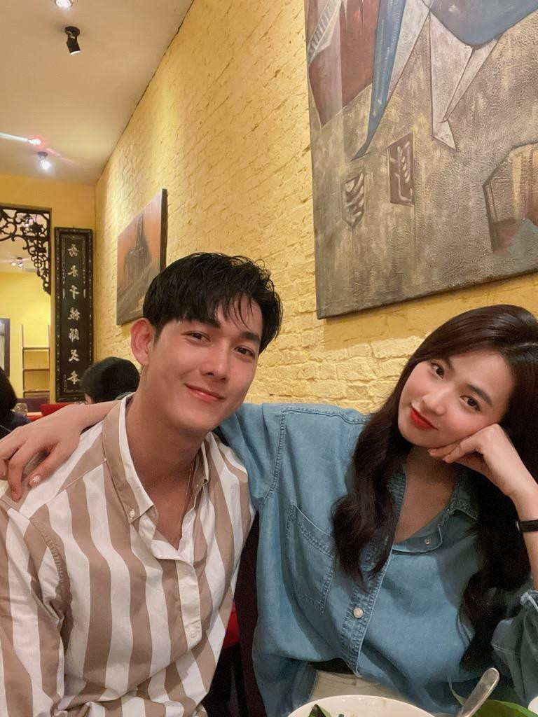 Bộ đôi visual thường hẹn đi ăn cùng nhau... Bộ đôi visual thường hẹn đi ăn cùng nhau...