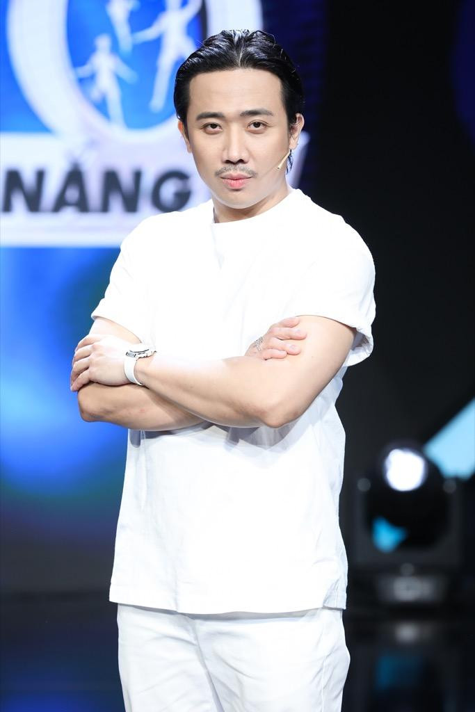 Tạo hình đậm chất "Bố già" của Trấn Thành Tạo hình đậm chất "Bố già" của Trấn Thành