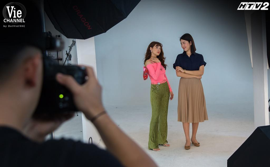 Cặp chị em song sinh Châu - Báu quyết "không đội trời chung" Cặp chị em song sinh Châu - Báu quyết "không đội trời chung"