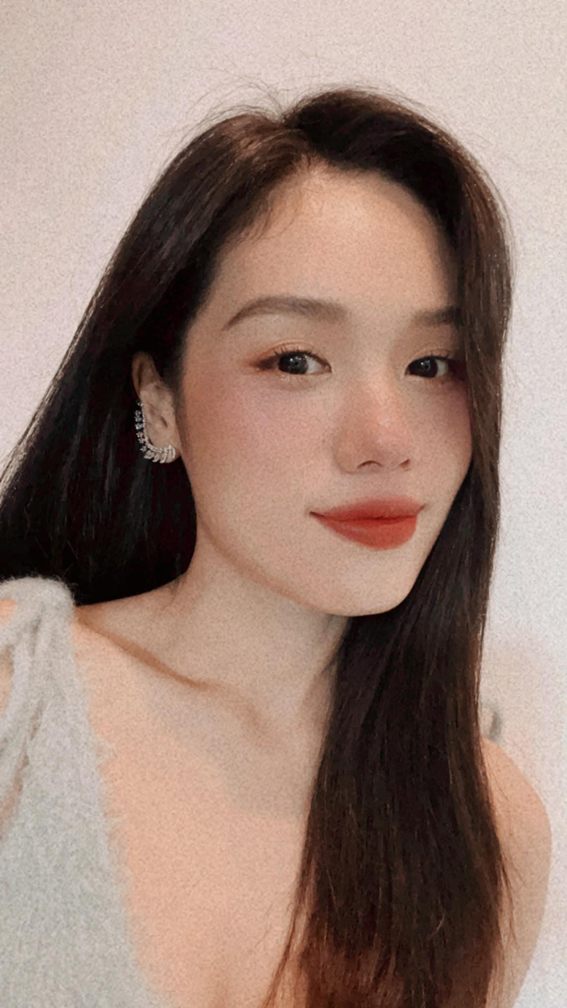 Trâm Anh gây ấn tượng với nét đẹp dịu dàng, thanh tú