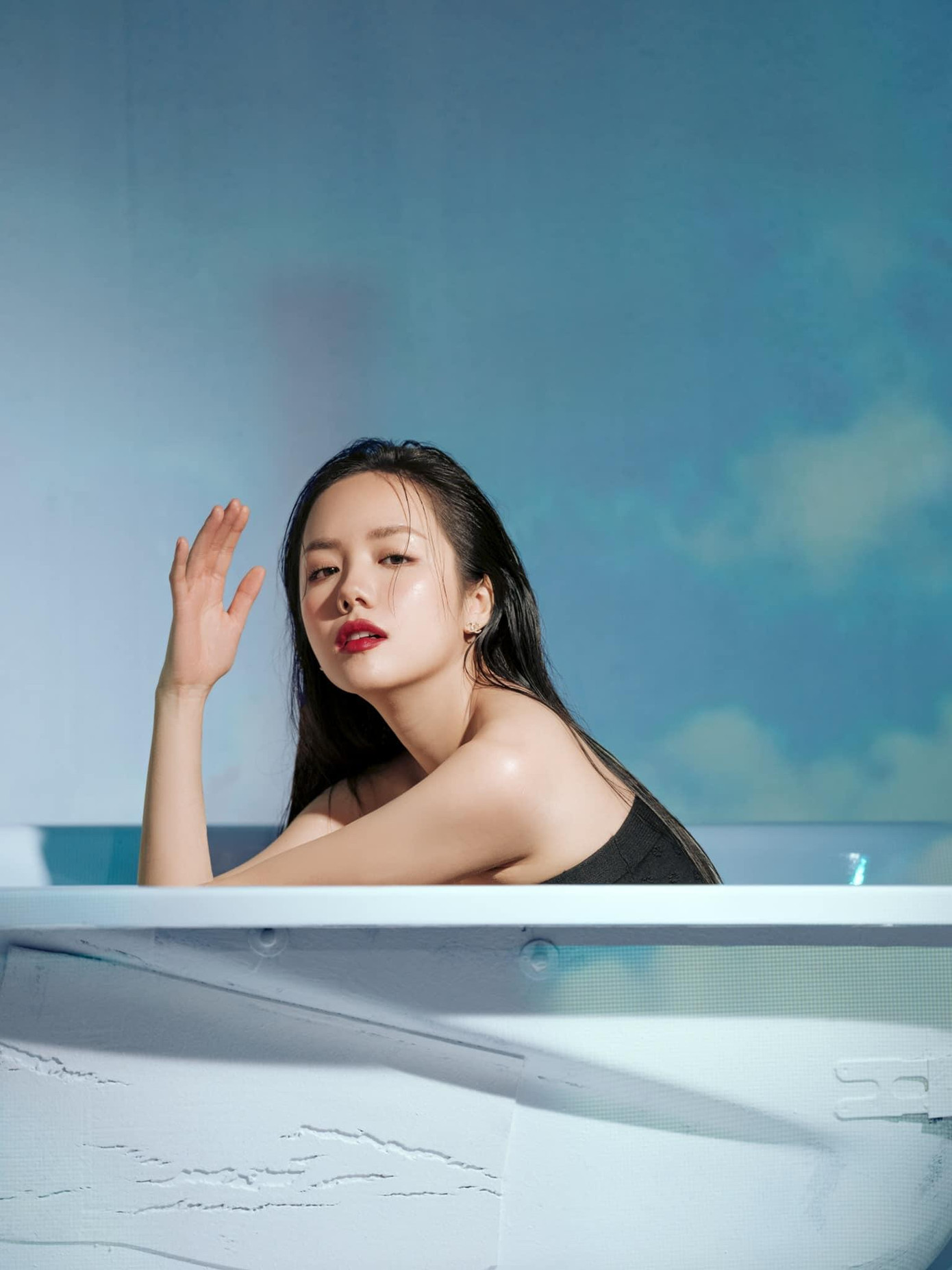 Phương Ly sẽ tham gia vào chiến dịch Lạc Quan Vượt Dịch - Ở Nhà Vẫn Vui. Phương Ly sẽ tham gia vào chiến dịch Lạc Quan Vượt Dịch - Ở Nhà Vẫn Vui.