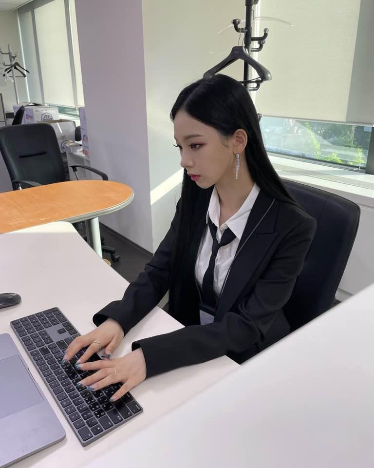 Karina sở hữu đường nét khuôn mặt chuẩn như sản phẩm đồ hoạ Karina sở hữu đường nét khuôn mặt chuẩn như sản phẩm đồ hoạ