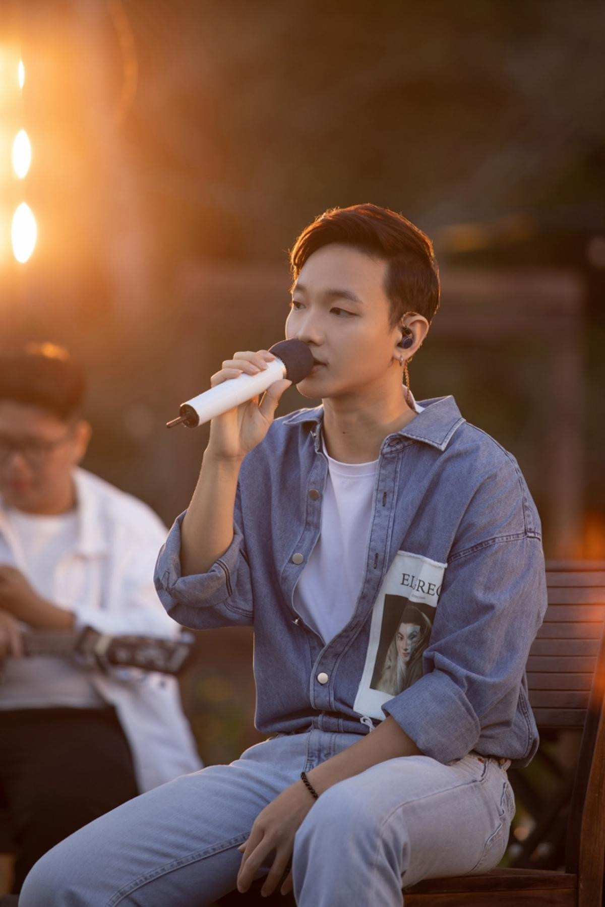 "Chàng thơ" Hoàng Dũng được đề cử ở hạng mục Nghệ sĩ được yêu thích nhất. "Chàng thơ" Hoàng Dũng được đề cử ở hạng mục Nghệ sĩ được yêu thích nhất.