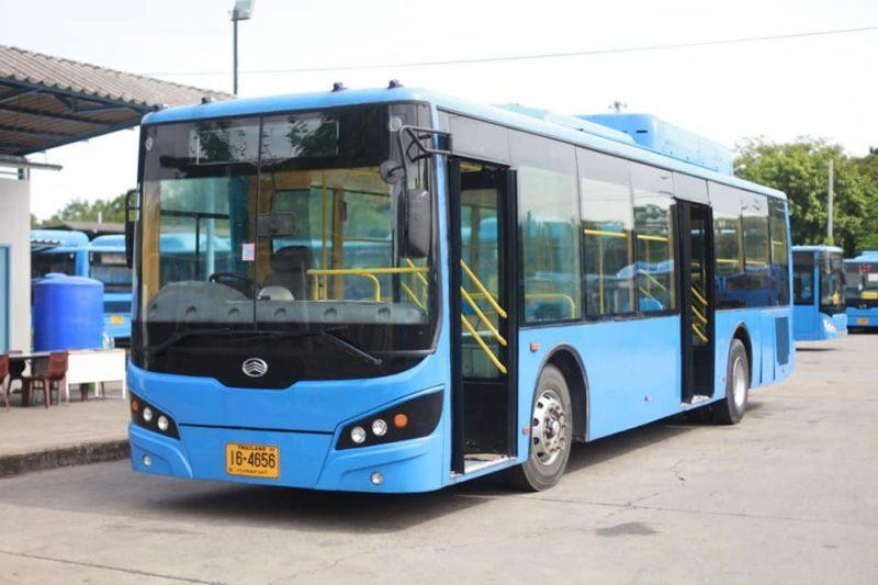 Những chiếc xe buýt kiểu này sẽ được bố trí lại thành các điểm tiêm vaccine COVID-19 di động. Ảnh: Pongsakorn Kwanmuang