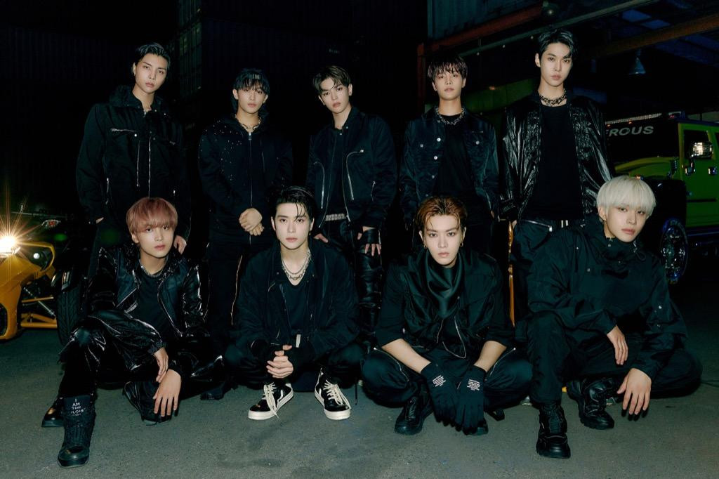 Nhiều thông tin độc quyền cũng sẽ được các chàng trai tiết lộ với trong Album mở rộng sắp tới.