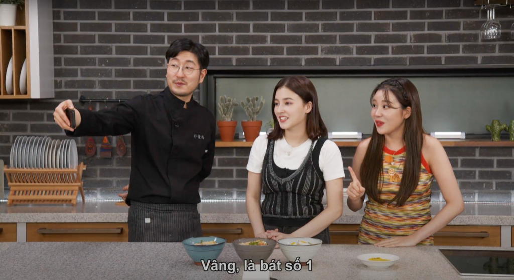 Nancy và JooE tại phim trường Hàn Quốc Nancy và JooE tại phim trường Hàn Quốc