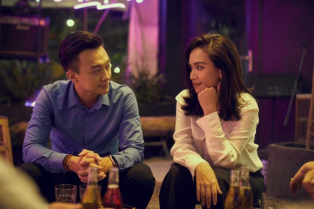 Ái Phương bên cạnh Phan Tô Ny