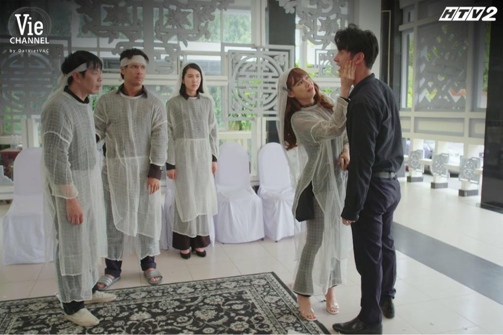 Trận cãi vã "động trời" trong Cây Táo Nở Hoa gây chú ý với màn diễn xuất nhập tâm của dàn diễn viên, đặc biệt là Song Luân. Trận cãi vã "động trời" trong Cây Táo Nở Hoa gây chú ý với màn diễn xuất nhập tâm của dàn diễn viên, đặc biệt là Song Luân.