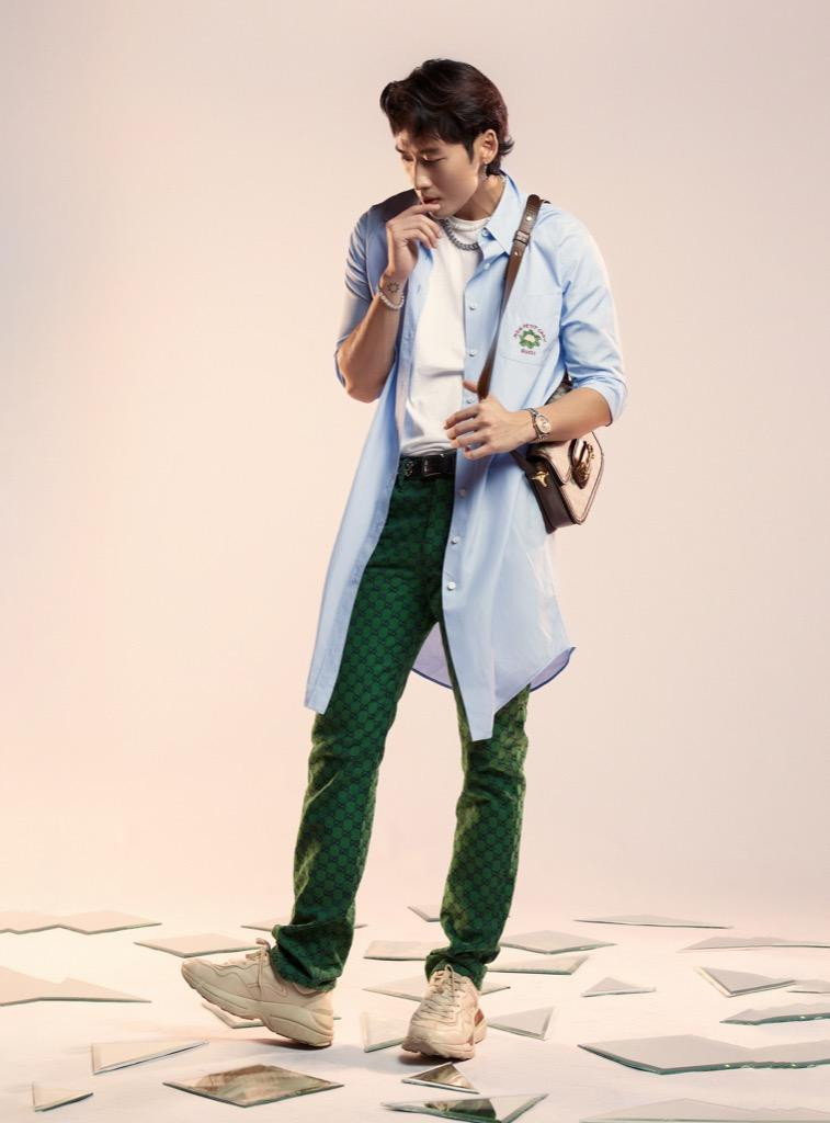 Lợi thế chiều cao cùng gương mặt ưa nhìn giúp nam diễn viên “cân” được nhiều kiểu trang phục