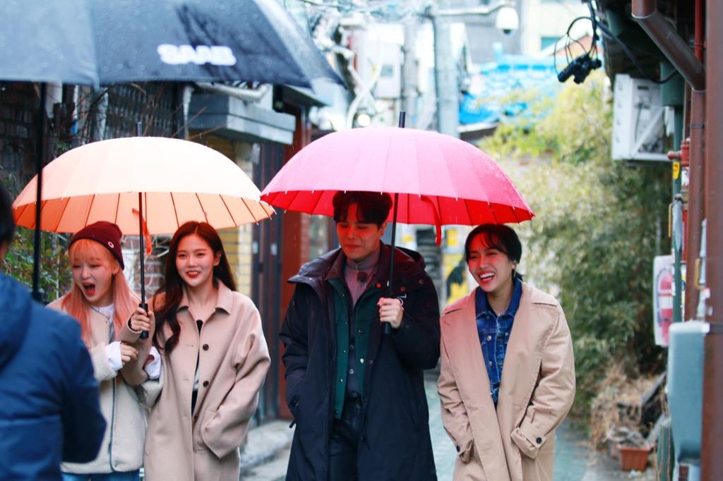 Seunghee, Hyojung, Trịnh Thăng Bình và Diệu Nhi khi ghi hình tại Hàn Quốc