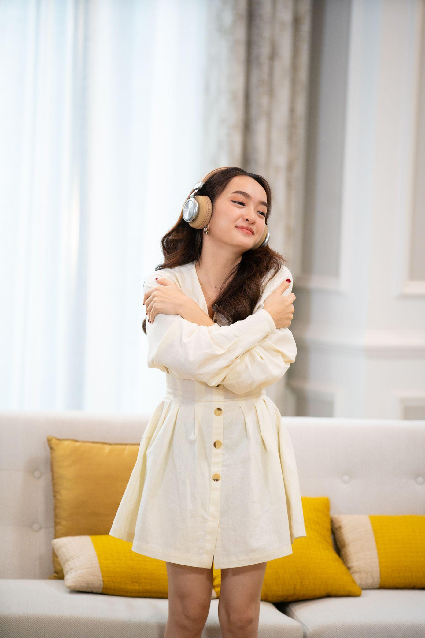 Kaity Nguyễn đáng yêu khi chơi trò chơi