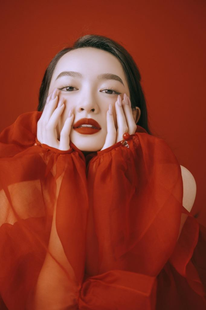 Qua mỗi tác phẩm, Kaity Nguyễn cho thấy nỗ lực làm mới bản thân về ngoại hình lẫn diễn xuất