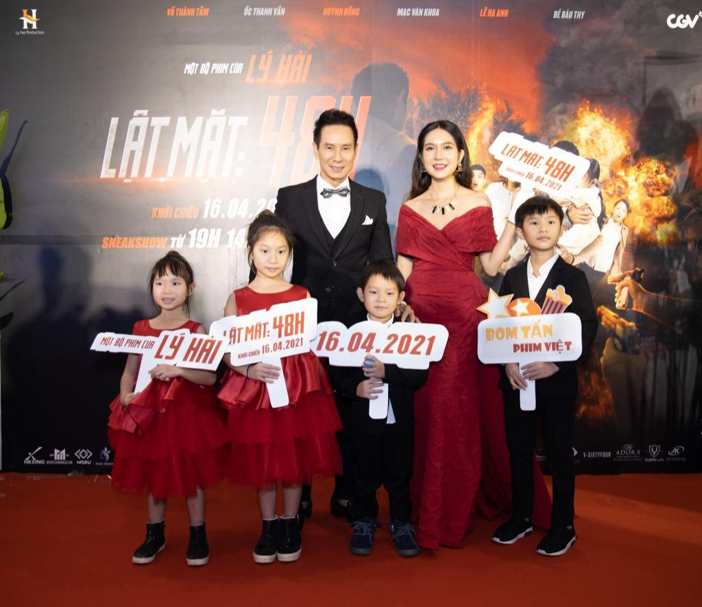 Gia đình Lý Hải nổi bật trên thảm đỏ Gia đình Lý Hải nổi bật trên thảm đỏ