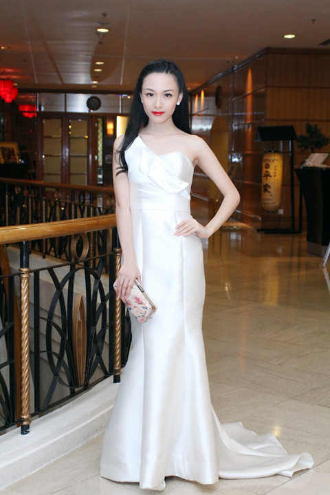 Sau nhiều năm học tập tại Nga, Phương Nga trở về Việt Nam tham gia showbiz và khá đắt show làm MC