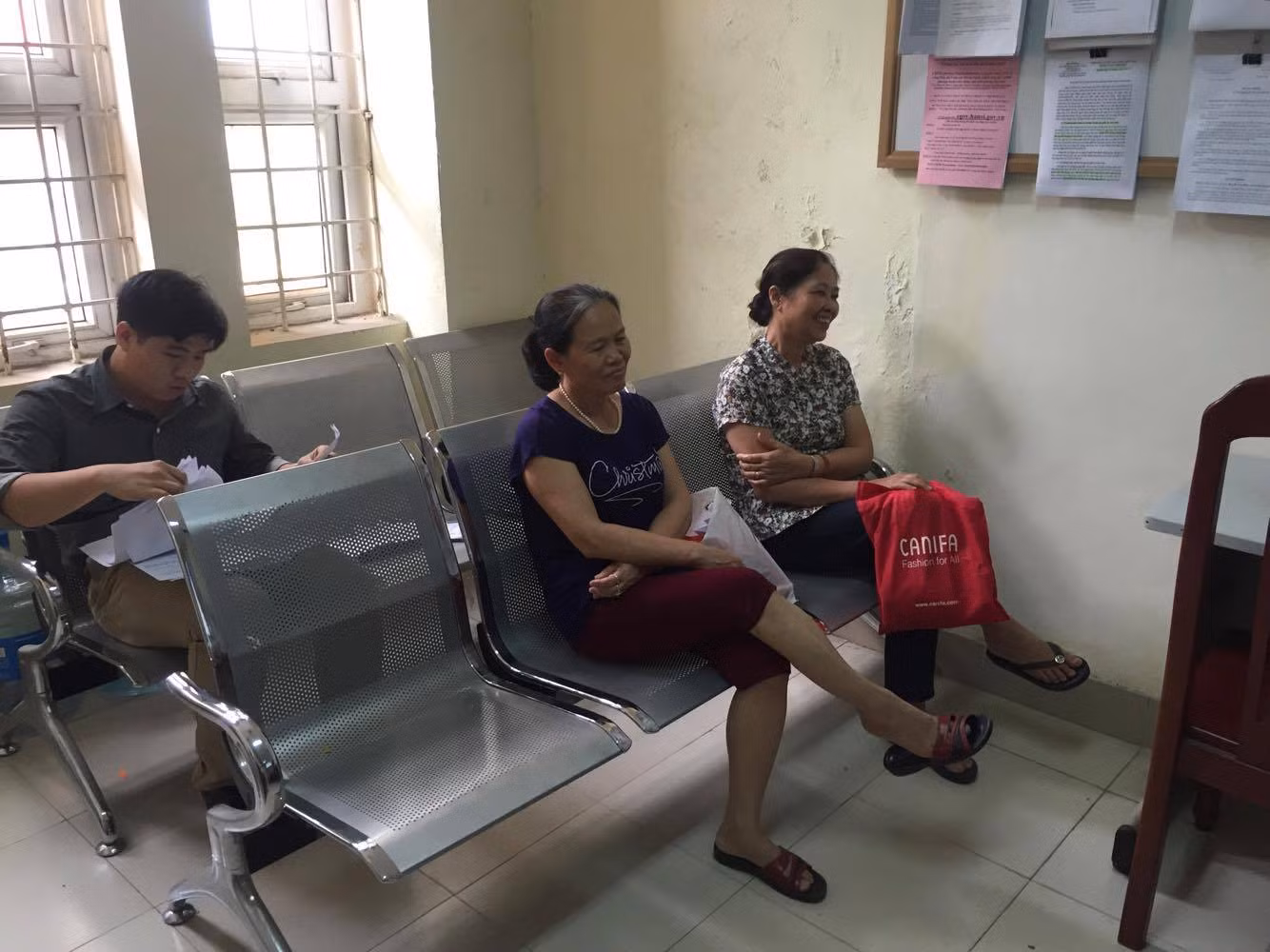 Công sở Hà Nội nơi nhộn nhịp, nơi đóng cửa trước nghỉ lễ ảnh 3
