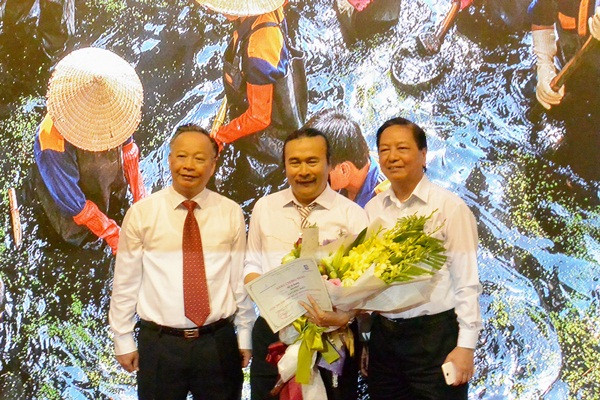 Trao giải, trưng bày ảnh cuộc thi 'Thủ đô Hà Nội xanh - sạch - đẹp 2016' ảnh 1