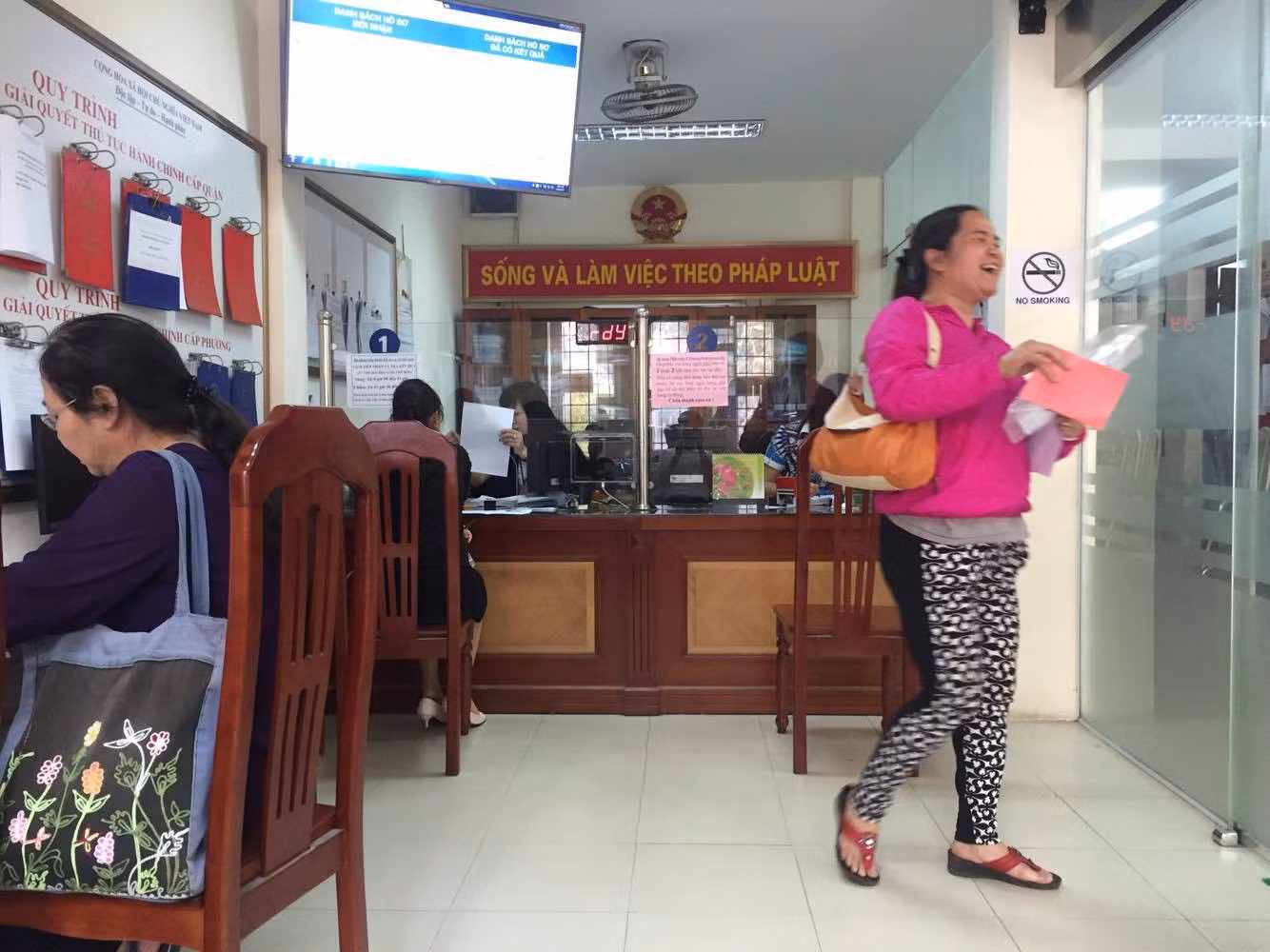Công sở Hà Nội nơi nhộn nhịp, nơi đóng cửa trước nghỉ lễ ảnh 2