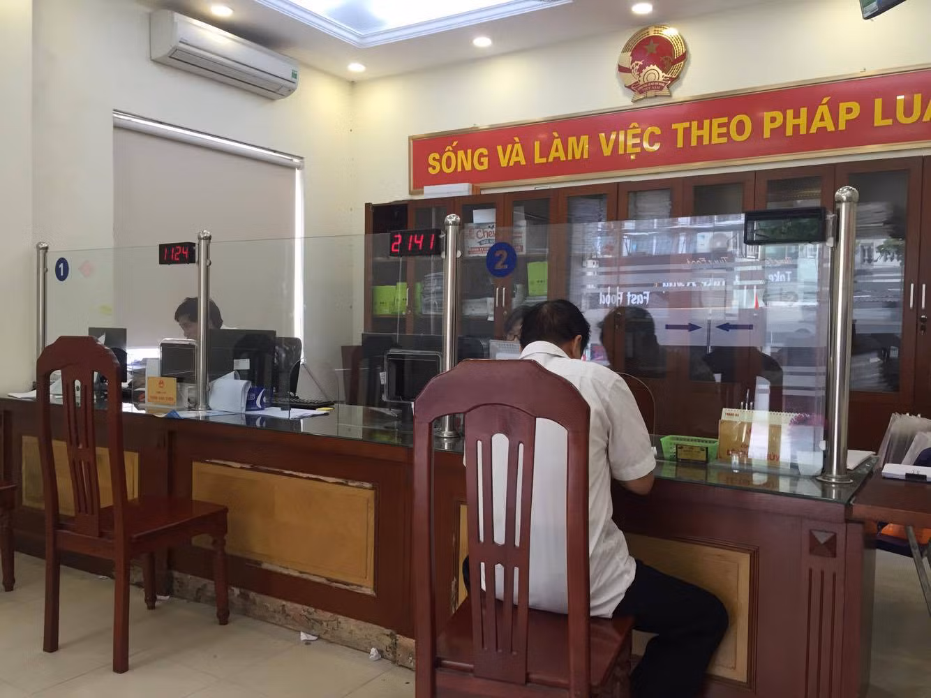 Công sở Hà Nội nơi nhộn nhịp, nơi đóng cửa trước nghỉ lễ ảnh 7
