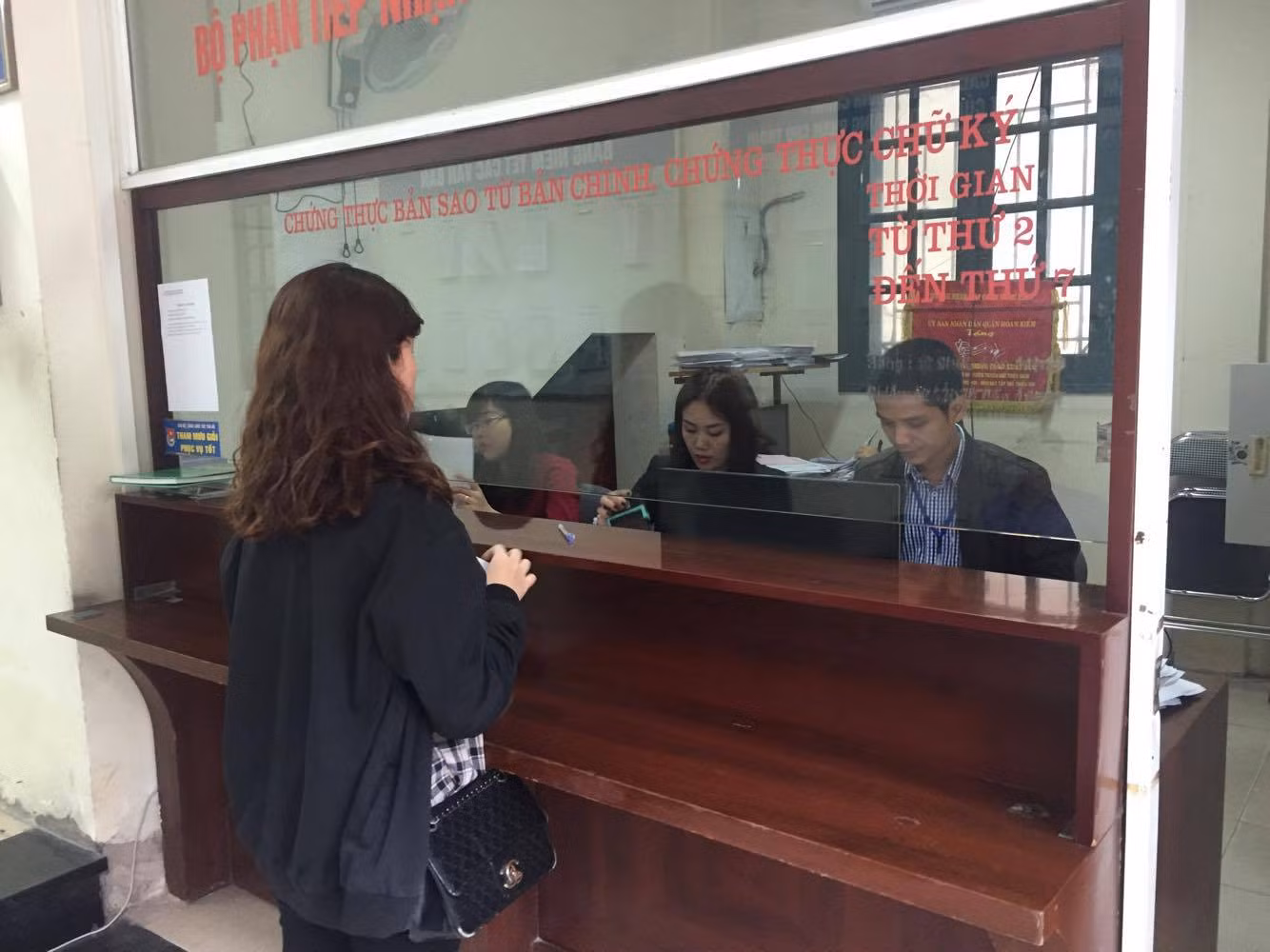 Công sở Hà Nội nơi nhộn nhịp, nơi đóng cửa trước nghỉ lễ ảnh 1