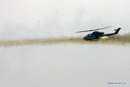 Máy bay quân sự hoạt động tại khu vực. Ảnh: Xinhua