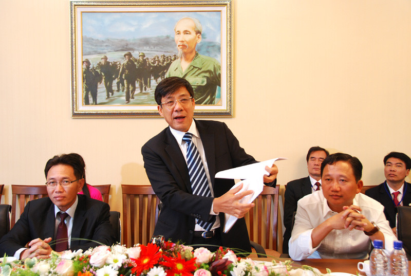 Tại Tasken, PVEP ( Tổng Công ty thăm dò khai thác dầu khí Việt Nam) là Đại diện Tập đoàn dầu khí Việt Nam tại Trung Á. Với thành tích góp gần 60% sản lượng khai thác dầu thô trong nước và đang tiến hành khoan thăm dò khai thác tại 20 quốc gia vùng lãnh thổ, sắp tới PVEP Trung Á sẽ khai mỏ mới tại lãnh thổ Udơbekixtan. Đội ngũ chủ chốt của PVEP tại Trung Á (hàng sau)