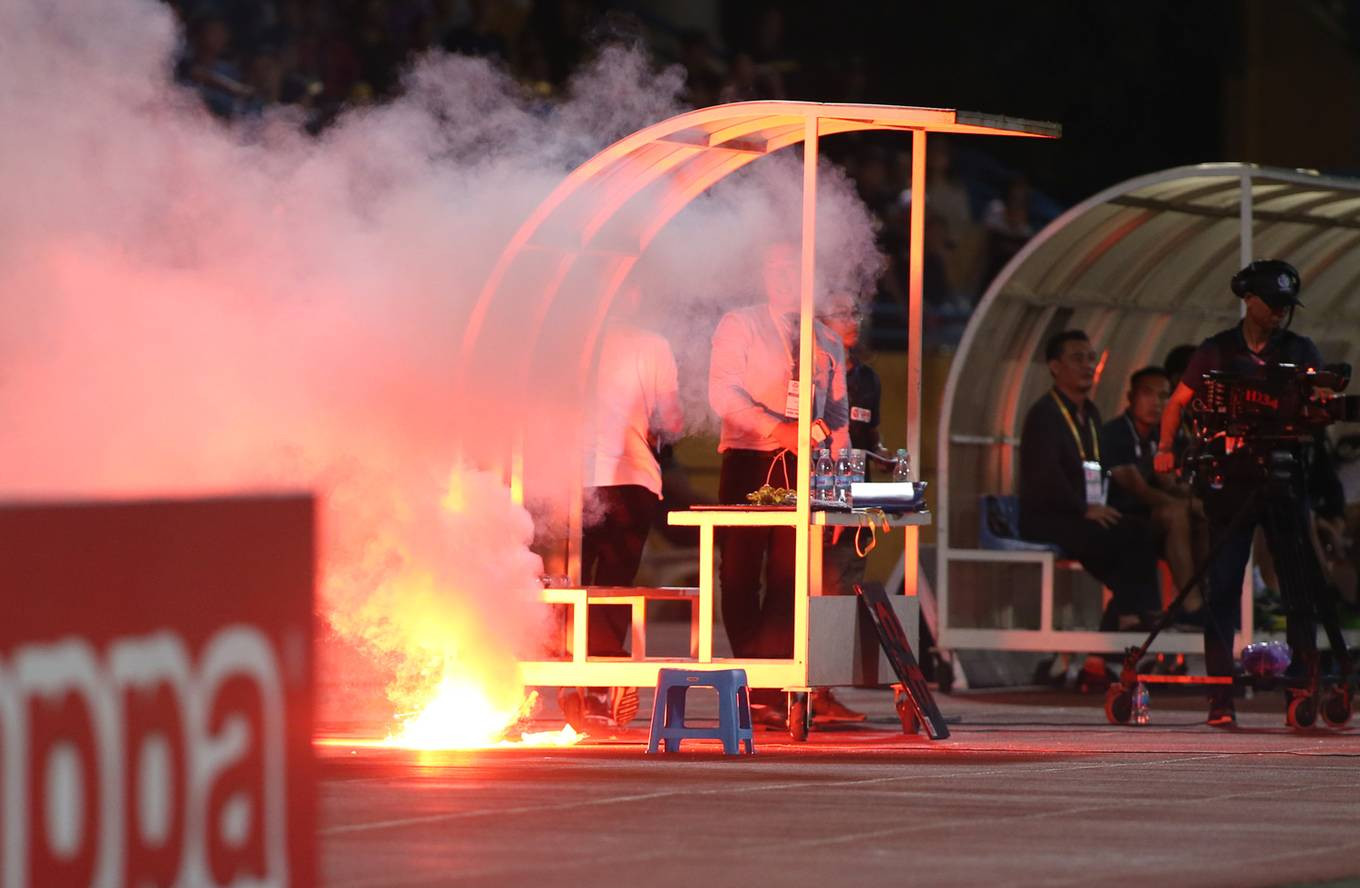 Hà Nội FC họp báo nóng, xin lỗi vụ bắn pháo sáng gây thương tích ảnh 3