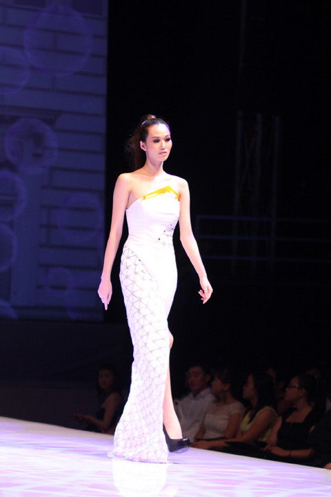 Người đẹp Khánh My tham gia trình diễn trong chương trình