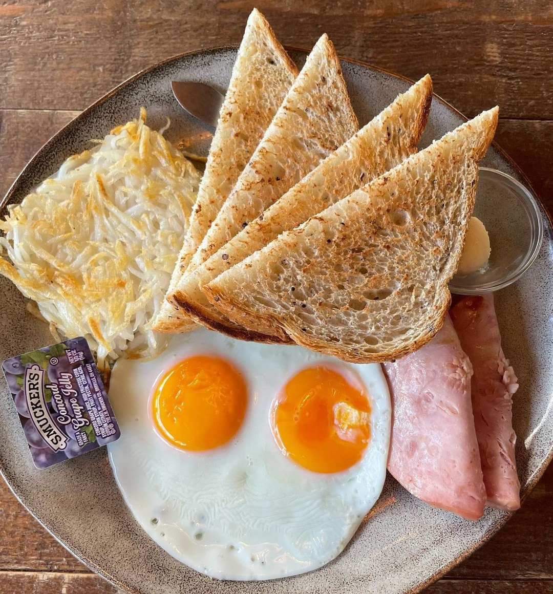 Những bữa ăn đơn giản, đầy đủ chất dinh dưỡng được Lâm Tâm Như chia sẻ trên Instagram.