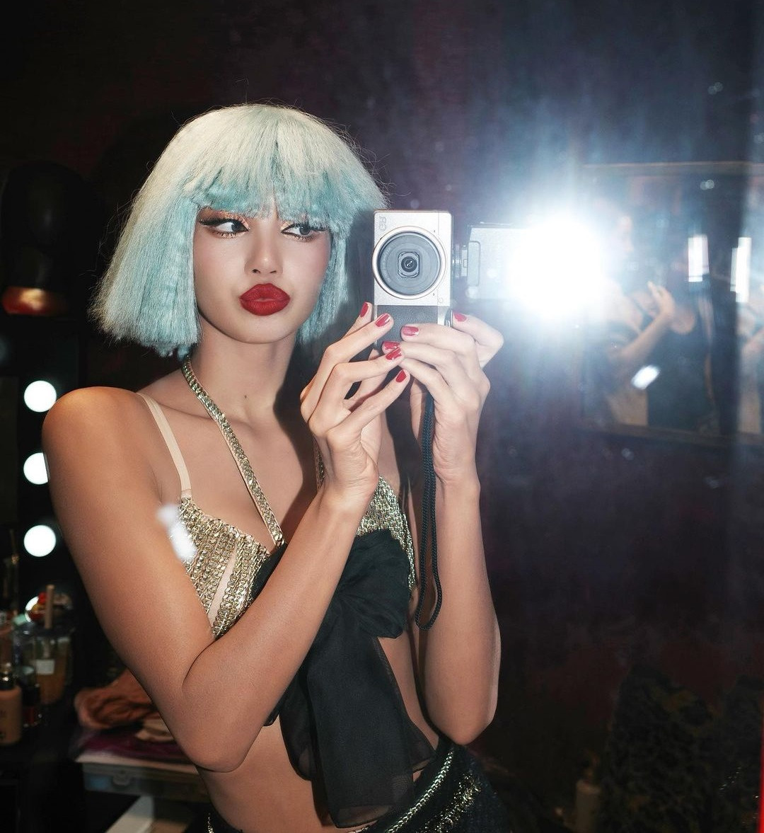 Lisa đang gánh hậu quả nặng nề sau quyết định biểu diễn tại Crazy Horse. Ảnh: IG.