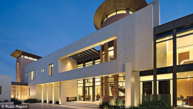 Ngôi biệt thự rực rỡ trong đêm 