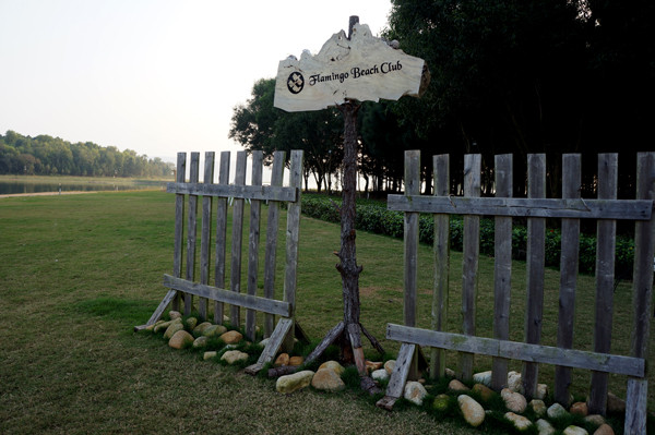 Khu vực bãi tắm nhân tạo