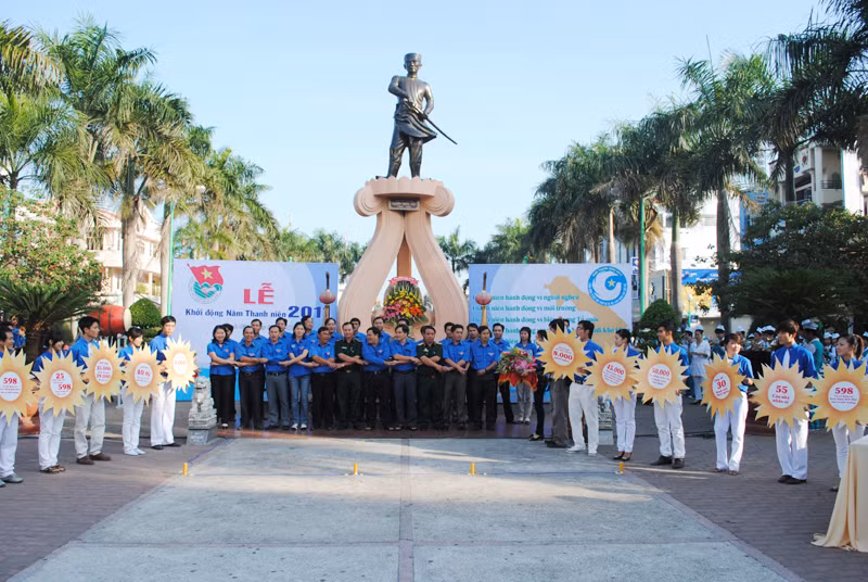 Tuổi trẻ Kiên Giang ra quân hưởng ứng Năm thanh niên 2011 bằng hoạt động hiến máu tình nguyện thiết thực. Ảnh: Hồng Lĩnh