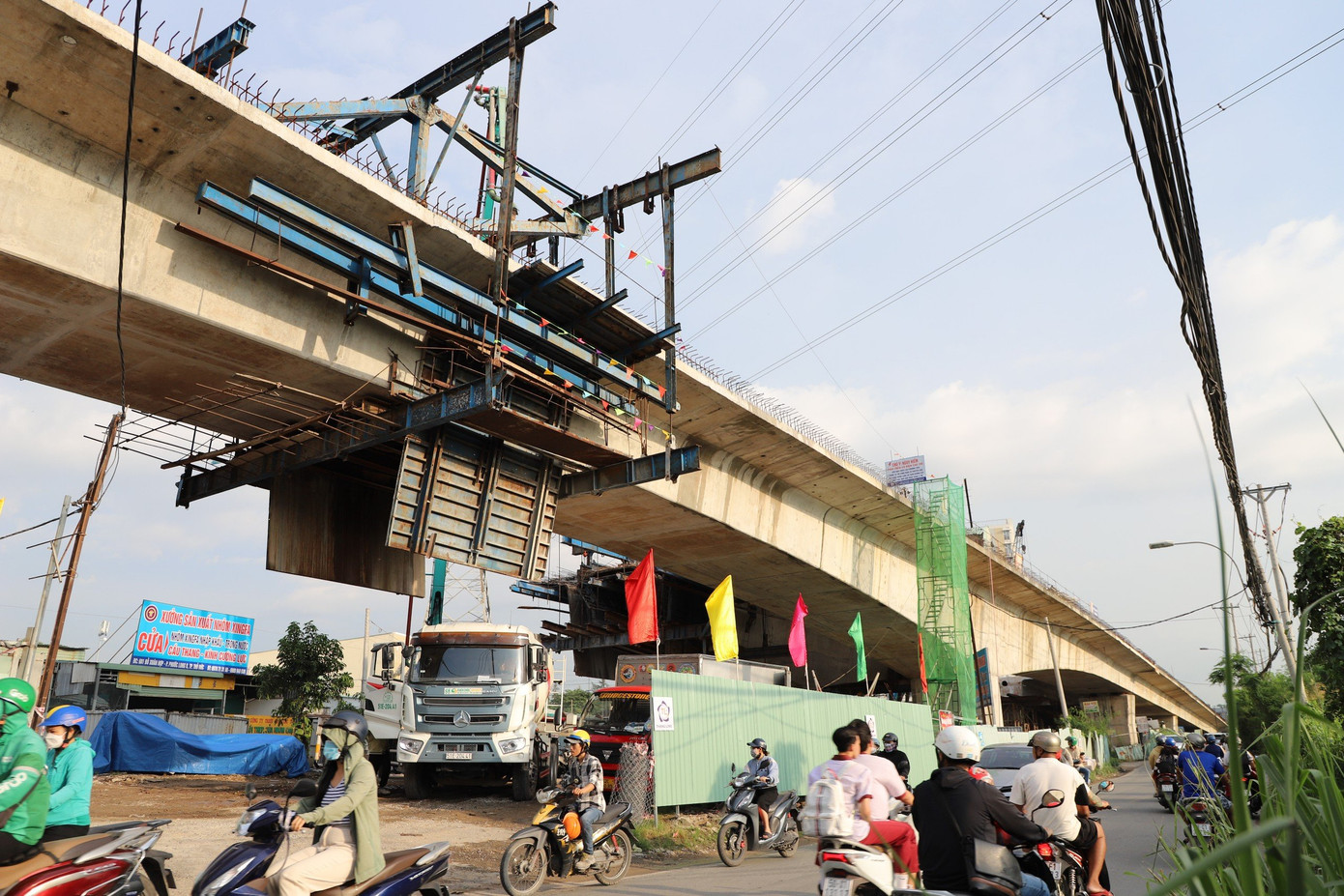 Dự án xây dựng cầu Nam Lý, TP.Thủ Đức (thay thế đập Rạch Chiếc) có tổng mức đầu tư 919 tỷ đồng. Trong đó chi phí xây dựng 423 tỷ đồng và chi phí bồi thường giải phóng mặt bằng 403 tỷ đồng cùng các chi phí khác.