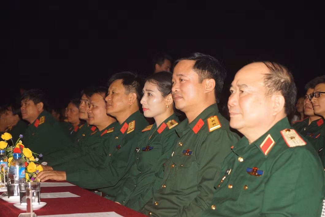 Sôi động đêm giao lưu Câu lạc bộ tiếng Anh ảnh 1