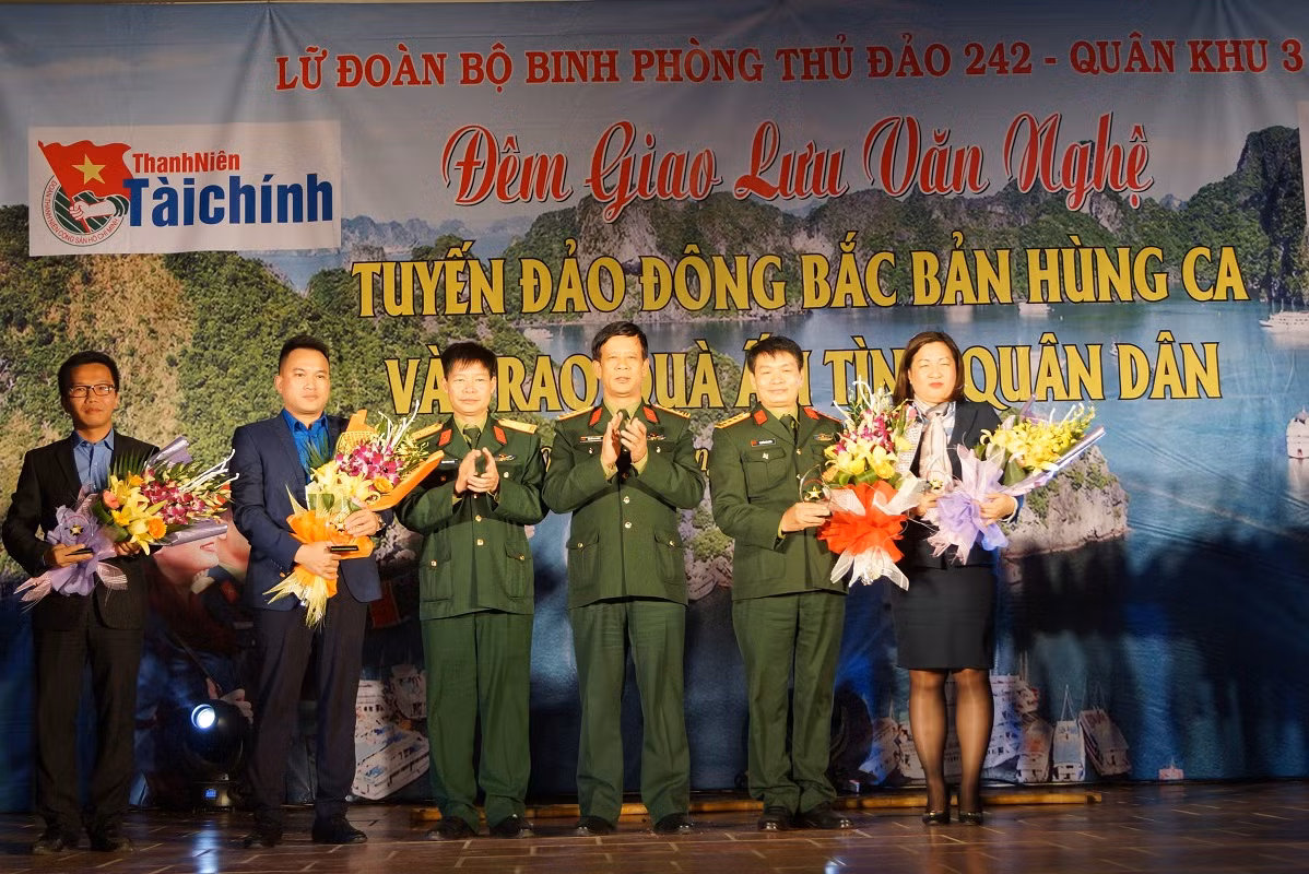 Đồng hành cùng quân dân tuyến đảo Đông Bắc ảnh 1