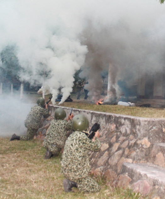 Xem đặc công Việt Nam leo tường, khống chế khủng bố ảnh 4