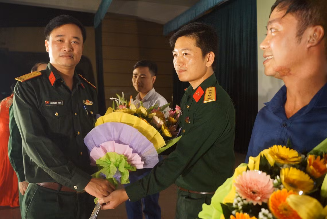 Sôi động đêm giao lưu Câu lạc bộ tiếng Anh ảnh 9