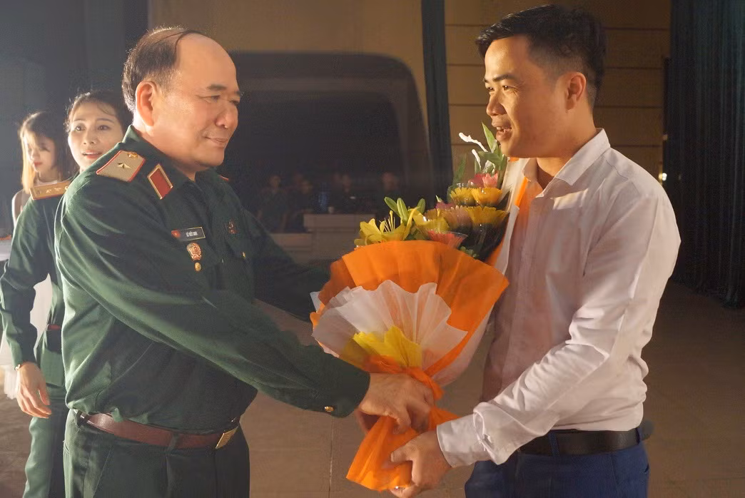 Sôi động đêm giao lưu Câu lạc bộ tiếng Anh ảnh 8