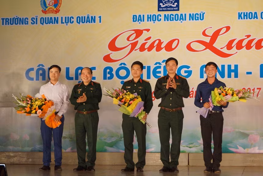 Sôi động đêm giao lưu Câu lạc bộ tiếng Anh ảnh 10