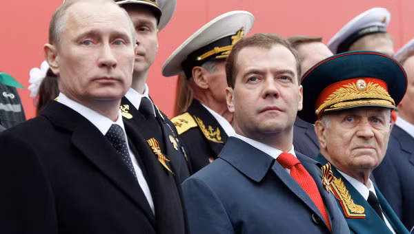 Tổng thống Putin, thủ tướng Medvedev và các quan chức cấp cao tham dự buổi lễ 